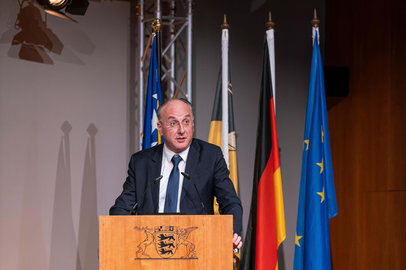 Damir Arnaut, Botschafter von Bosnien und Herzegowina, bei seiner Ansprache