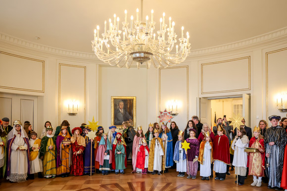 Sternsingerinnen und Sternsinger in der Villa Reitzenstein