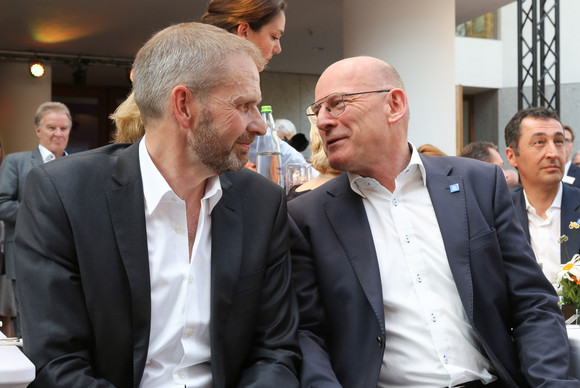 (L-R) Bevollmächtigter des Landes beim Bund Staatssekretär Volker Ratzmann und Verkehrsminister Winfried Hermann