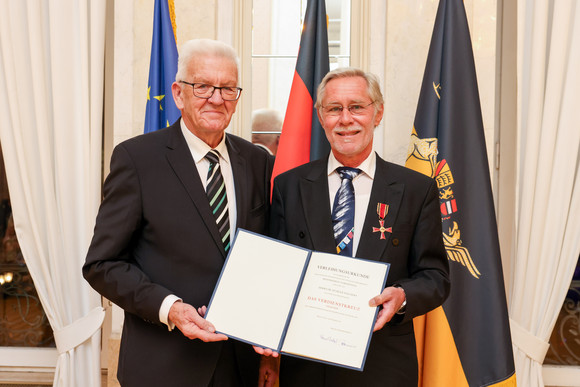 Ministerpräsident Winfried Kretschmann (links) und Dr. Rüdiger Wischert (rechts)