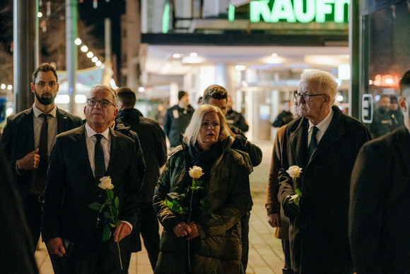 von links nach rechts: Innenminister Thomas Strobl, Ministerpräsident Winfried Kretschmann und Bundesinnenministerin Nancy Faeser