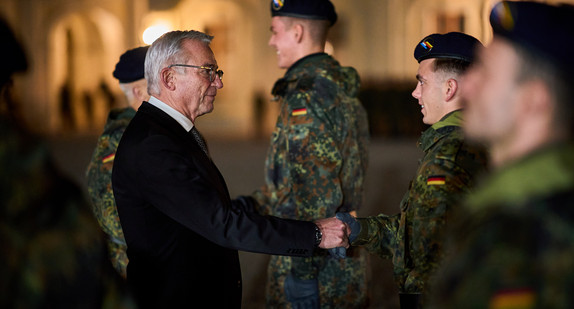 Öffentliches Gelöbnis der Bundeswehr im Schlosshof in Ludwigsburg Öffentliches Gelöbnis der Bundeswehr im Schlosshof in Ludwigsburg