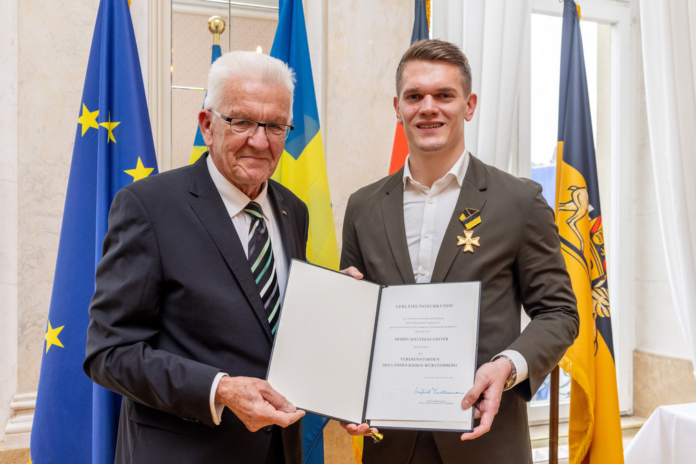 Ministerpräsident Winfried Kretschmann (links) und Matthias Ginter (rechts)