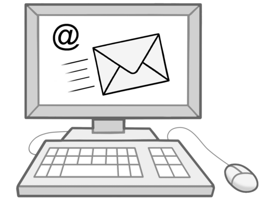 Computer mit Mail-Zeichen auf dem Bildschirm