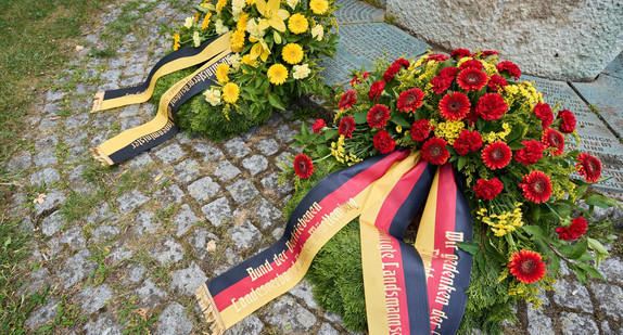 Kränze am Gedenktag