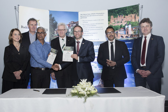 Unterzeichnung eines Memorandum of Understanding zwischen der Hochschule Karlsruhe und den Projektpartnern von GathaGram Pune im Rahmen eines Smart City Workshop in Pune