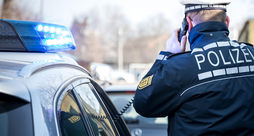 Polizist des Polizeipräsidiums Freiburg auf Streife.