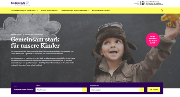Bei dem Bild handelt es sich um einen Screenshot der Startseite von kinderschutz-bw.de, einer Initiative des Ministeriums für Soziales, Gesundheit und Integration. Es zeigt einen kleinen Jungen, der mit einem Holzflugzeug spielt.