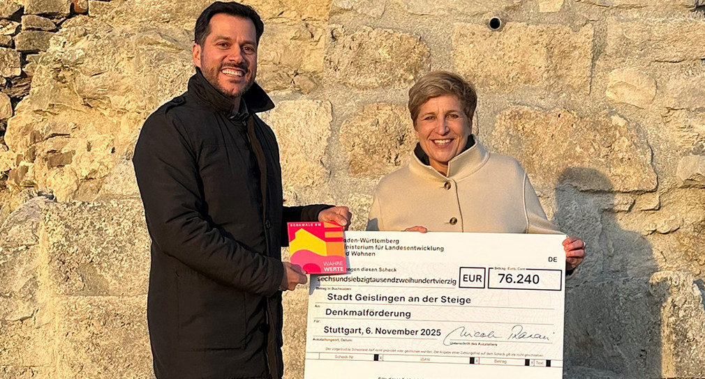 v.l.: Ignazio Ceffalia, Oberbürgermeister der Stadt Geislingen an der Steige, und Ministerin Nicole Razavi MdL