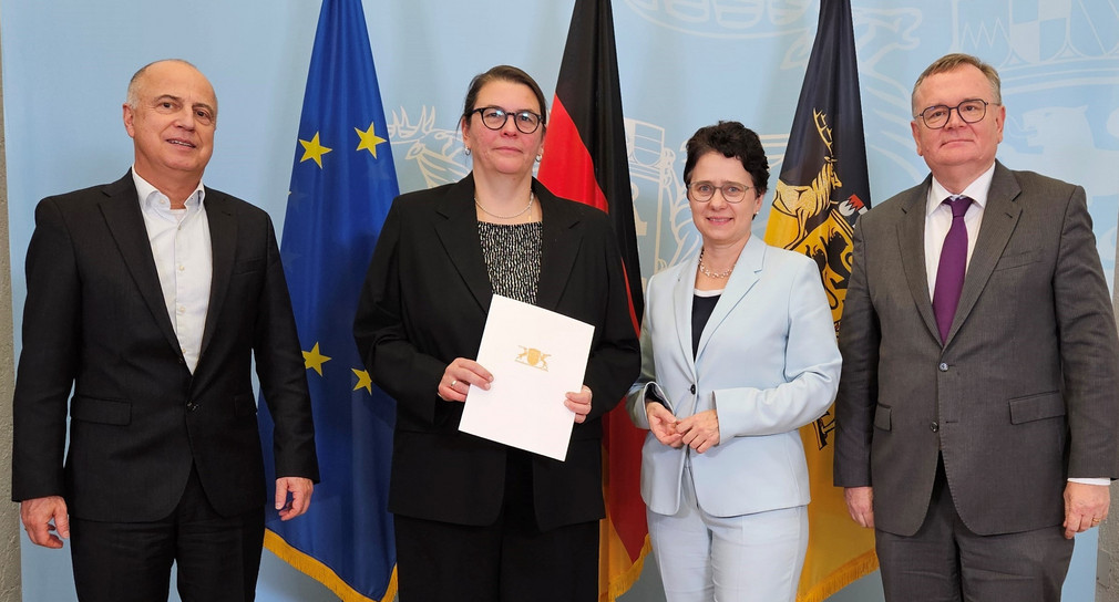 von links nach rechts: Leiter der Abteilung Justizvollzug des Ministeriums der Justiz und für Migration Martin Finckh, Leiterin der JVA Offenburg Annette Hügle, Justizministerin Marion Gentges und Amtschef Elmar Steinbacher