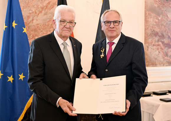 Ministerpräsident Winfried Kretschmann (links) und Reinhold Gall (rechts)