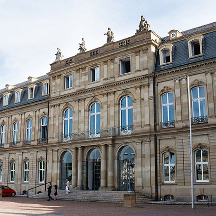 Ministerium für Finanzen im Neuen Schloss.