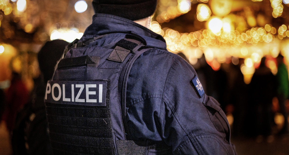 Polizei Kontrolle Weihnachtsmarkt