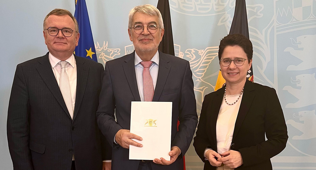 Amtschef des Ministeriums der Justiz und für Migration Elmar Steinbacher (links), Präsident des Finanzgerichts Baden-Württemberg Prof. Dr. Manfred Muhler (Mitte), Ministerin der Justiz und für Migration Marion Gentges (rechts)