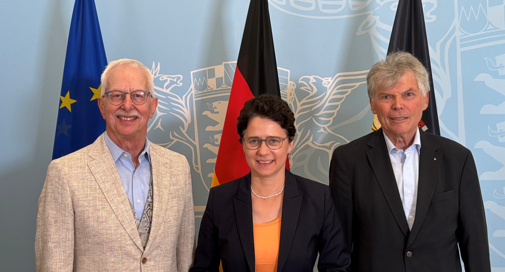 von links nach rechts: Ombudsperson Klaus Danner, Ministerin Marion Gentges und die ehemalige Ombudsperson Karl-Heinz Wolfsturm