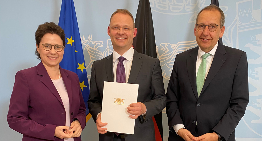 von links nach rechts: Ministerin der Justiz und für Migration, Marion Gentges; Präsident des Amtsgerichts Freiburg, Dr. Jürgen Adam; Präsident des Oberlandesgerichts Karlsruhe, Jörg Müller