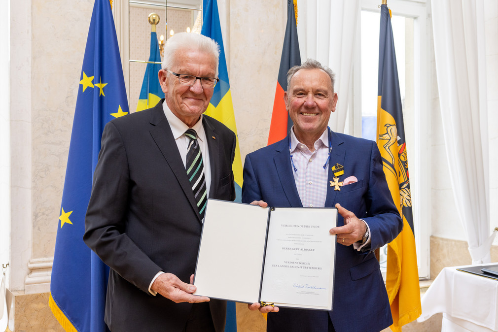 Ministerpräsident Winfried Kretschmann (links) und Gert Joachim Aldinger (rechts)