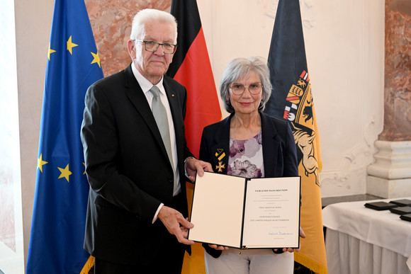 Ministerpräsident Winfried Kretschmann (links) und Martha Wahl (rechts)