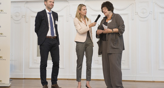 v.l.n.r.: Dr. Peter Grünenfelder, Dr. Katja Gentinetta und Gisela Erler