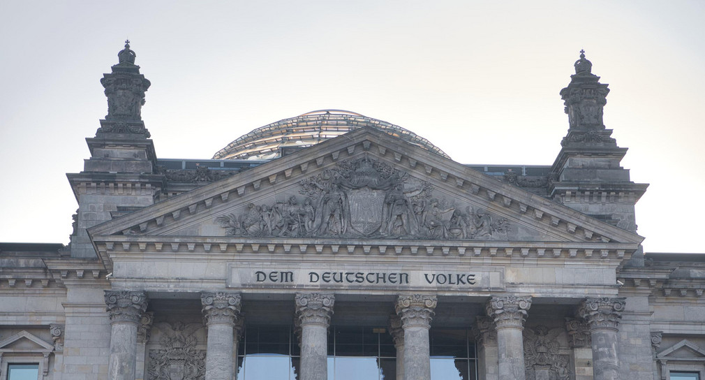 Jahrestag Tag der Deutschen Einheit am 3. Oktober 2025 Das Reichstagsgebäude in Berlin.