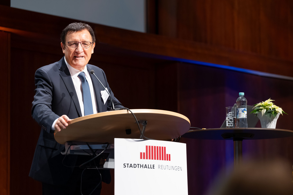 Landtagsvizepräsident Prof. Dr. Wolfgang Reinhart spricht bei der Demokratiekonferenz 2023.