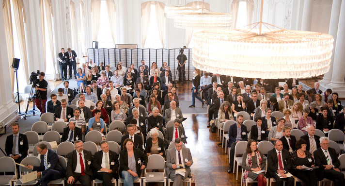 Blick ins Plenum der Demokratiekonferenz 2012