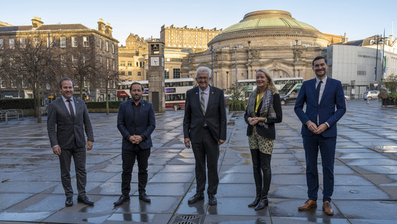 von links nach rechts: Landtagsabgeordneter Raimund Haser, Staatssekretär Florian Hassler, Ministerpräsident Winfried Kretschmann, Umweltministerin Thekla Walker und Landtagsabgeordneter Daniel Karrais in Edinburgh