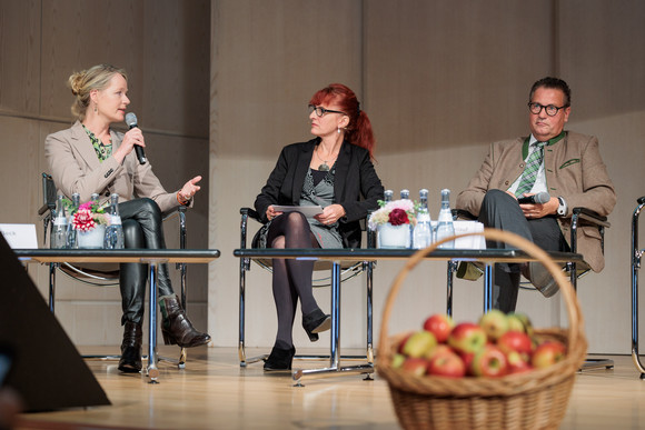 Interview mit Landesumweltministerin Thekla Walker (links) und Landesagrarminister Peter Hauk (rechts) zu den Herausforderungen und Handlungsfeldern im Strategiedialog Landwirtschaft