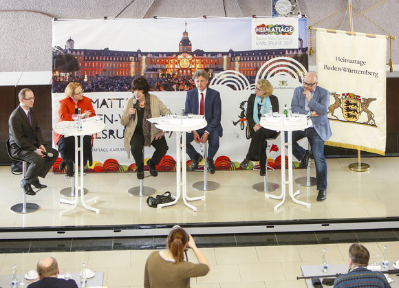 v.l.n.r.: Nicolette Kressl, Staatsrätin Gisela Erler, Oberbürgermeister Frank Mentrup, Susanne Asche, Martin Wacker (Foto: KEG/Jürgen Rösner)