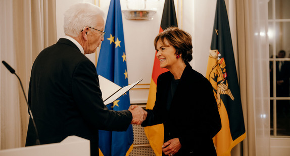 Ministerpräsident Winfried Kretschmann (links) und Dr. Nicola Leibinger-Kammüller (rechts)
