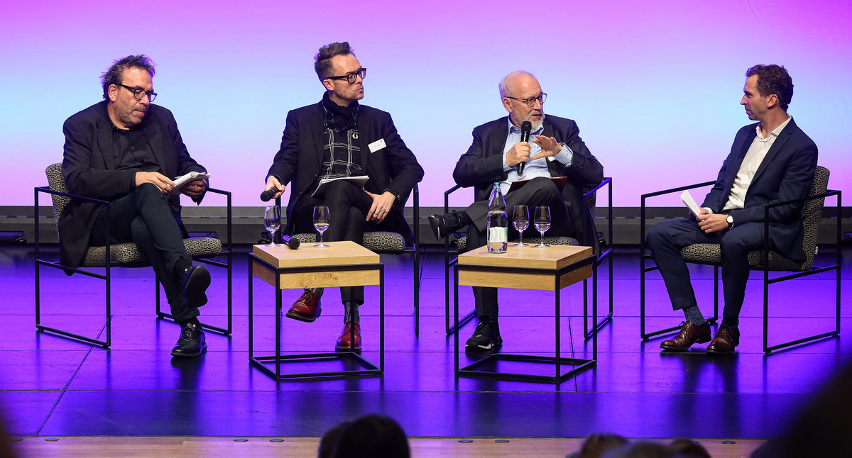 Podiumsdikussion auf der Demokratiekonferenz 2025 in Aarau (Schweiz).