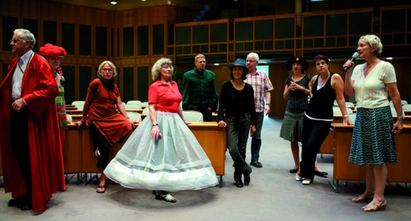 Kostümprobe im Theaterstück „Bürgerbeteiligung – Ein Lustspiel“