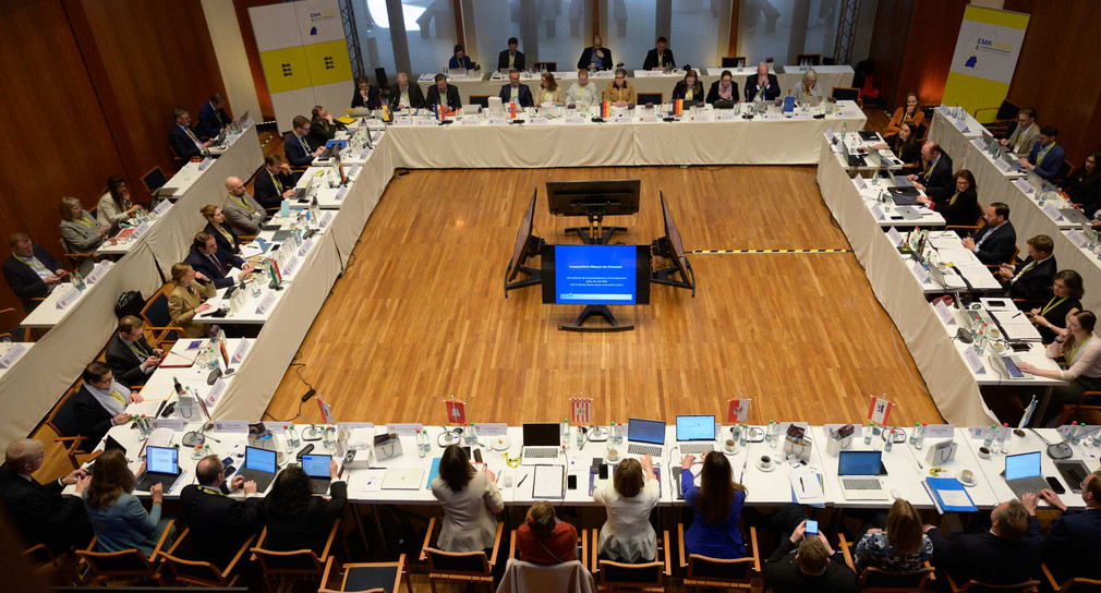Blick in den Konferenzsaal anlässlich der 100. Sitzung der Europaministerkonferenz (EMK) in Berlin