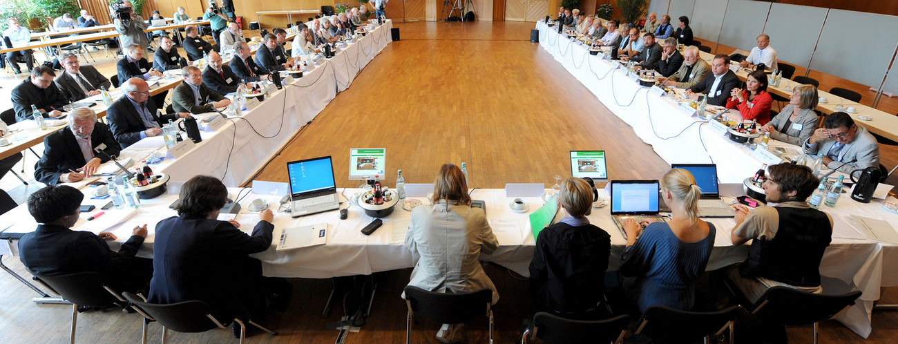 Gegner und Befürworter des umstrittenen Pumpspeicherkraftwerks Atdorf sitzen in Bad Säckingen (Landkreis Waldshut) an einem „runden Tisch“ (Bild: dpa).