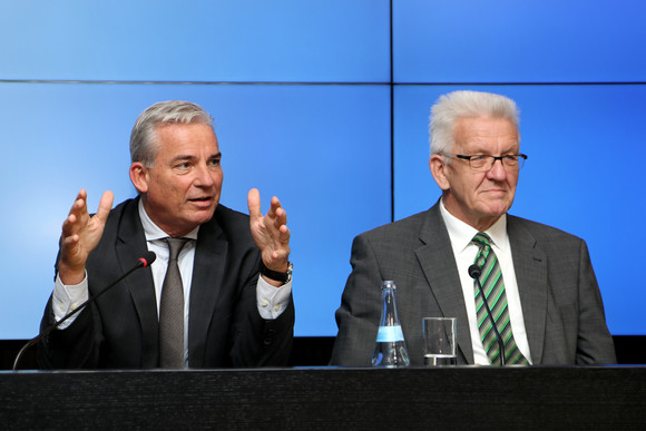 Ministerpräsident Winfried Kretschmann (r.) und Digitalisierungsminister Thomas Strobl (l.)