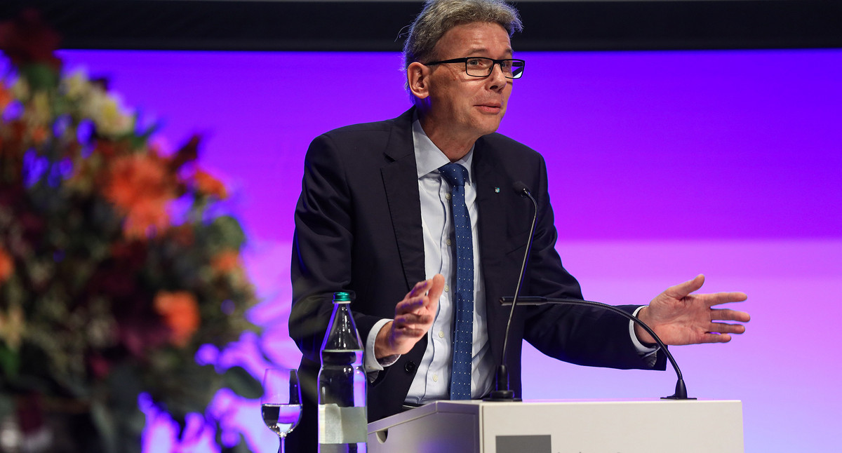 Landammann Dieter Egli spricht auf der Demokratiekonferenz 2025 in Aarau (Schweiz).