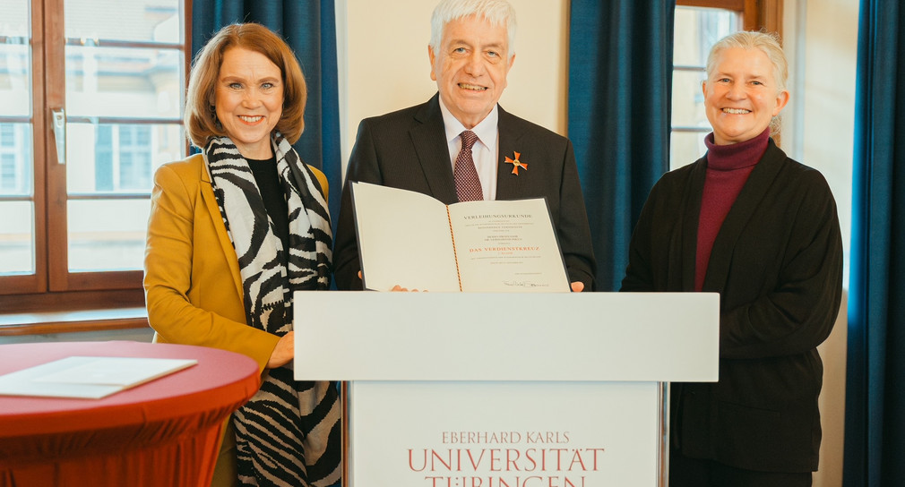 von links nach rechts: Wissenschaftsministerin Petra Olschowski, Prof. Dr. Gerhard Huisken, Prof. Dr. Karla Pollmann (Rektorin der Eberhard Karls Universität Tübingen)