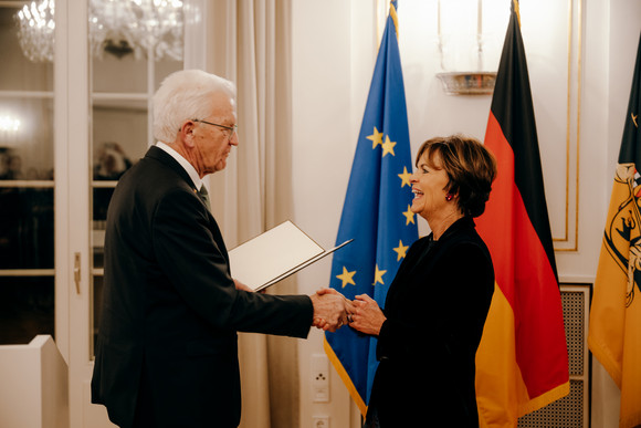 Ministerpräsident Winfried Kretschmann (links) und Dr. Nicola Leibinger-Kammüller (rechts)