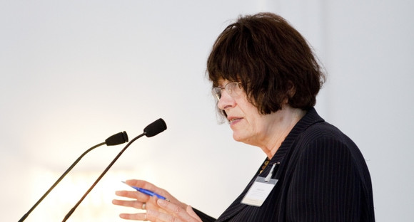 Gisela Erler, Staatsrätin für Zivilgesellschaft und Bürgerbeteiligung in Baden-Württemberg von 2011 bis 2021, hält eine Rede.