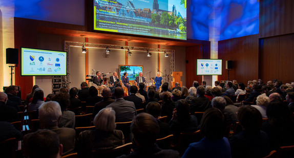 Paneldiskussion beim neunten Donausalon