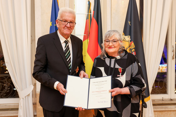 Ministerpräsident Winfried Kretschmann (links) und Elke Wengert (rechts)