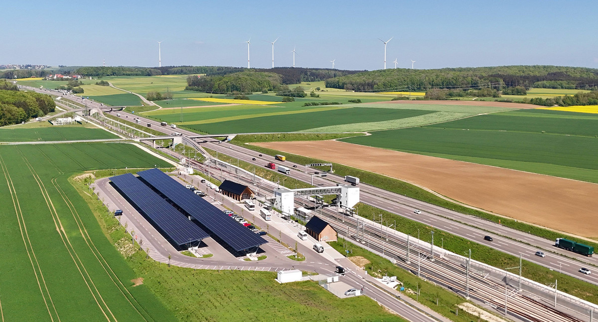 Luftbild des Bahnhofs Merklingen