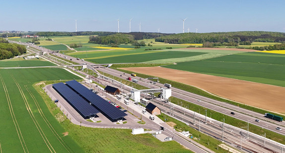 Luftbild des Bahnhofs Merklingen