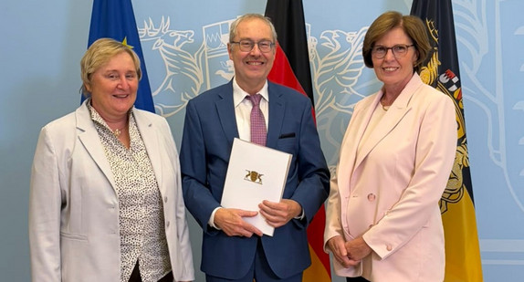 von links nach rechts: Präsidentin des Landesarbeitsgerichts Dr. Betina Rieker, Direktor des Arbeitsgerichts Heilbronn a.D. Dr. Carsten Witt und Amtschefin Gerda Windey