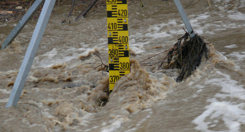 Pegelmarke bei Hochwasser