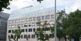 Gebäudes des Sozialministeriums Baden-Württemberg im Dorotheenquartier in Stuttgart
