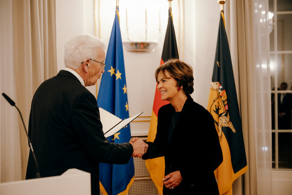 Ministerpräsident Winfried Kretschmann (links) und Dr. Nicola Leibinger-Kammüller (rechts)