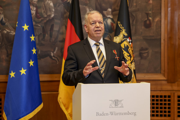 Prof. Dr. Bernd Kühlmuß bei seiner Ansprache