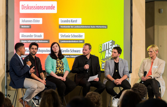 Die Diskussionsrunde bei der Auftaktveranstaltung zur Kampagne #RespektBW. bei der Auftaktveranstaltung zur Kampagne #RespektBW. (Bild: Landesmedienzentrum Baden-Württemberg)