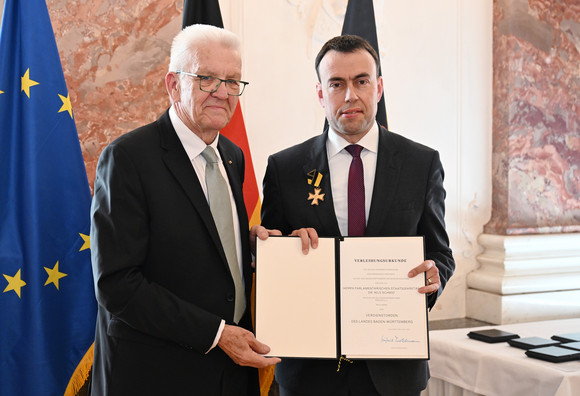 Ministerpräsident Winfried Kretschmann (links) und Dr. Nils Schmid (rechts)
